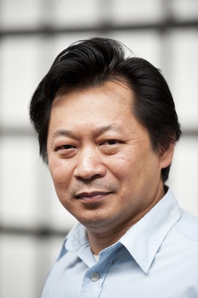„Mit der Wabenform nutzen wir die Fläche optimal und erhalten eine gute Stabilität“, sagt Prof. Dr.-Ing. Hoc Khiem Trieu vom Lehrstuhl des Instituts für Mikrosystemtechnik. (Bild: TUHH/Dörte Hagenguth)