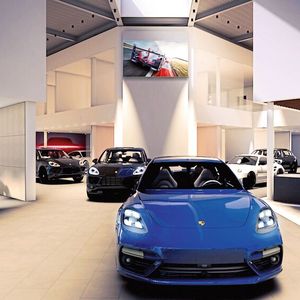 Neben dem Schauraum ist auch die geplante Gebrauchtwagenausstellung des Standorts interessant. Diese soll auf dem Dach der Werkstatt platziert werden und 60 Fahrzeugen Raum bieten.(Bild:  Grafik: Thomas Gollner)