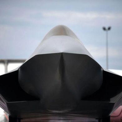 Der deutsch-französische Kampfjet bleibt wohl für immer nur ein Gedanke. Denn Bundeskanzler Friedrich Merz und der französische Kollege Emmanuel Macron haben entschieden, dass das mit Airbus und Dassault einfach nichts wird ... (Bild: Karambasamba)