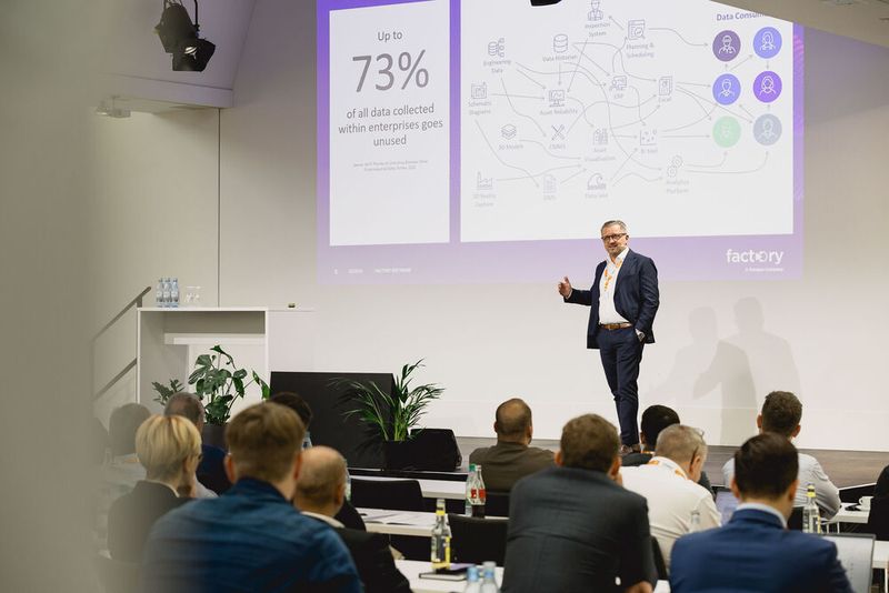 Torsten Wenzel von Factory Software erklärt, wie Predictive-Maintenance-Modelle mit Aveva-Tools auch ohne Data-Science-Kenntnisse erstellt werden können – inklusive praktischer Beispiele von Gasturbinen bis Pumpenmotoren. (Bild: Stefan Bausewein)