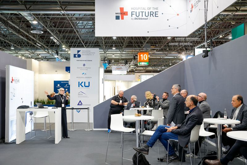 Im „Hospital of the Future“ geht es um digitale Vernetzung, Telemedizin und KI in der Klinik.  (Bild: Messe Düsseldorf / Tillmann)