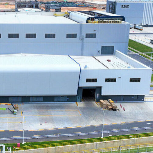 BASF Zhanjiang Verbund site in China: Inauguration of the first plant. 