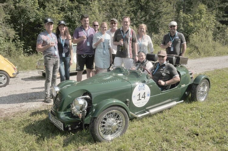 Stößchen: Prosecco-Pause des Teams Österreich. (Bild: Zietz)