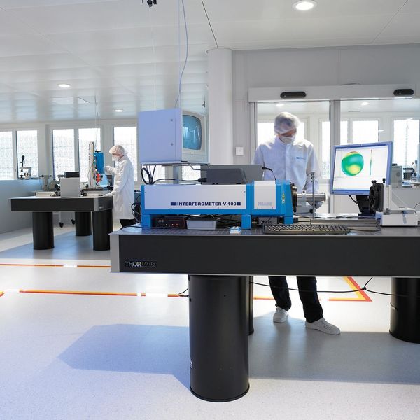 Der Optikspezialist in Ettingen verfügt über innovative Messtechnik, um die hohe Qualität seiner optischen Komponenten zu sichern.  (Spectrios AG)