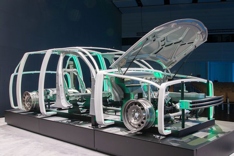 Im Fokus dabei: umweltschonende Konzepte rund um Energieeffizienz, Elektromobilität und Leichtbau. Der Demonstrator ist ausgestellt beim Leichtbau-Gipfel 2015 am 10. und 11. März im Würzburger Vogel Convention Center. (Foto: ThyssenKrupp)