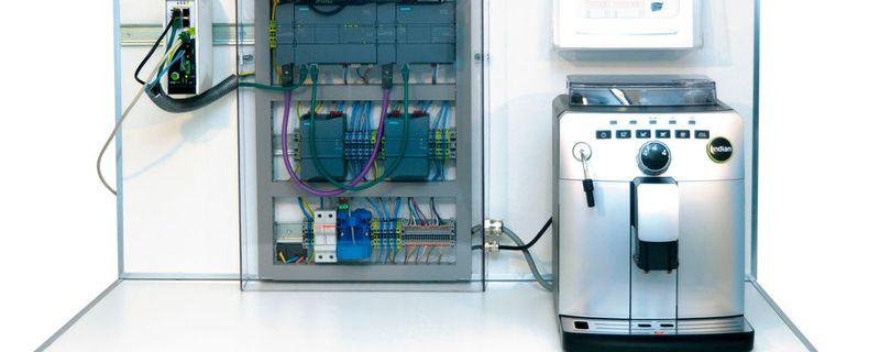 Endian zeigt in einem einfachen Szenario, wie man Maschinen per Retrofitting vernetzen kann, um Daten an eine IoT-Managementplattform zu übertragen und auszuwerten - am Beispiel einer Kaffeemaschine.(Bild:  Endian)