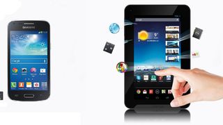 Samsungs Galaxy Core Plus (links) sowie Medions Lifetab E7316 laufen mit dem Betriebssystem Android 4.2. (Bild: Aldi)