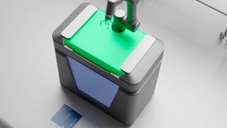 So sieht die induktive – also berührungslose – Lademöglichkeit Etalink 3000 für autonome Transportroboter aus, die Wiferion entwickelt hat. Das Fraunhofer-IPA hat das System ausgiebig getestet und nun auch für den Einsatz in Reinräumen freigegeben. (Bild: Wiferion)