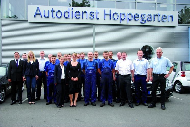 Sie schaffen, wenn andere noch bzw. schon wieder schlafen: Das Team von Autodienst Hoppegarten bietet einen echten 24-Stunden-Service. (Foto: Dominsky)