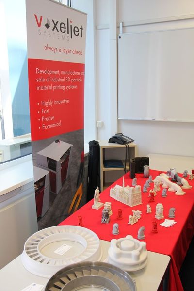 Zum ersten Expertengespräch 3D-Druck lud der VDMA nach Frankfurt: Mit von der Partie – auch in der Mini-Ausstellung – Voxeljet. (Bild: Sonnenberg)