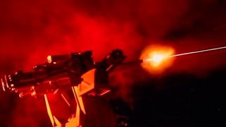 Bevor der Ukrainekrieg ausbracht, führten die deutschen Rüstungsfirmen eher ein Schattendasein. Nicht zuletzt dümpelte die Bundeswehr mehr oder weniger vor sich hin. Doch nun schwimmen Rheinmetall, Thyssenkrupp, Hensoldt & Co. auf einer Rekordauftragswelle. (Bild: Stakkatoman)