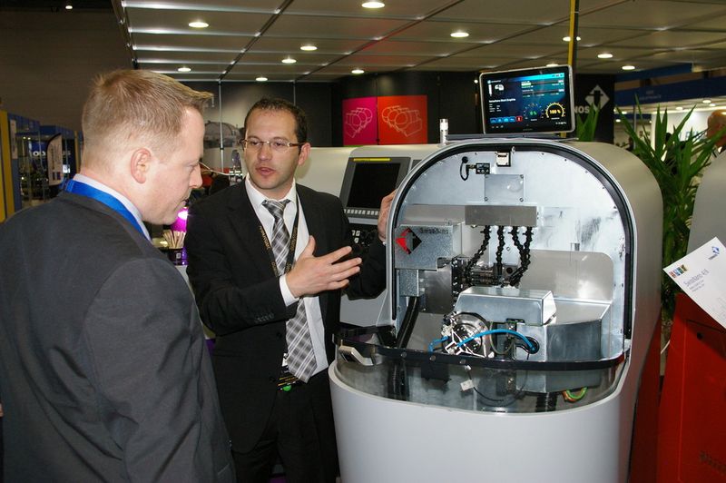 SwissNano ou le tour automatique selon Tornos, sur le stand Tornos à l'EPMT 2013. (Image: JR Gonthier)