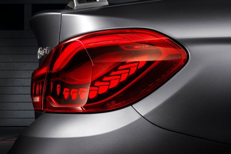 Die OLED-Technik bietet Designern deutlich mehr Entfaltungsmöglichkeiten als mit herkömmlichen Heckleuchten. (Foto: BMW)