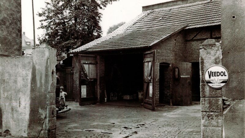 Hier fing alles an: 1924 gründeten Heinrich und Hildegard Göbel eine Reparaturwerkstatt für Motorräder. (Bild: Autohaus Heinrich Göbel)