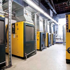 Kaeser liefert individuelle und intelligente Konzepte für die Druckluftversorgung. Die Station von Werner & Mertz ist in einem separaten, gut belüfteten Gebäude untergebracht.