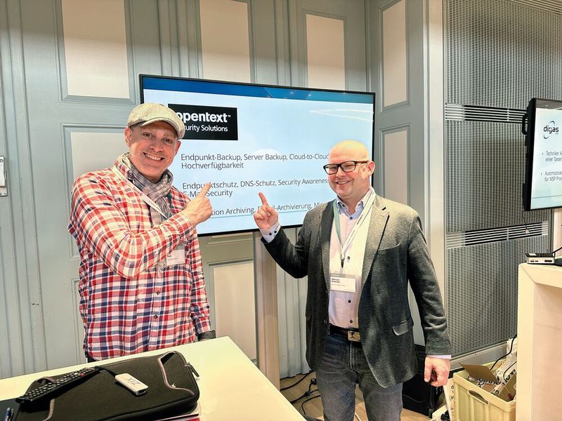 Sven Rous (l.) und Marcus Kretlow (OpenText) haben die Security-Lösungen. (Bild: Vogel IT-Medien)