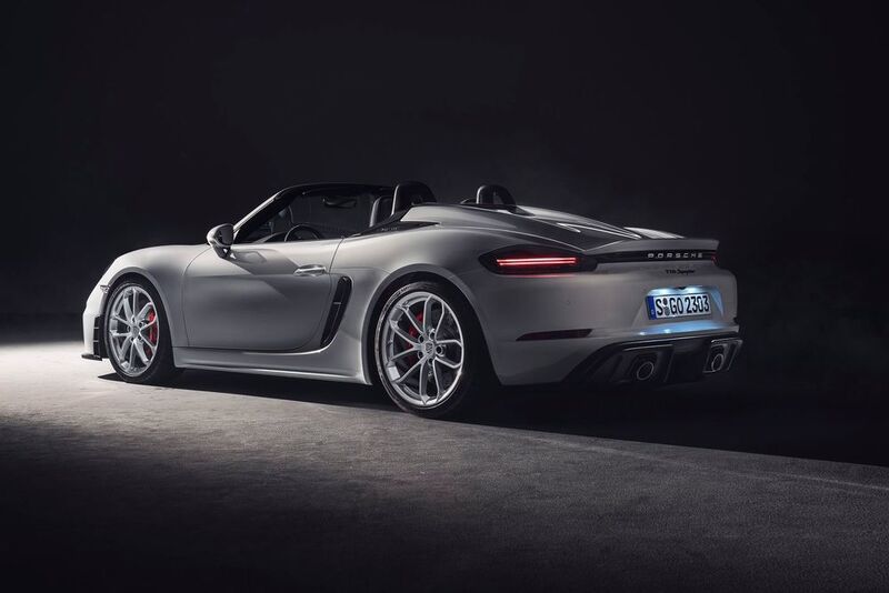 Die Preise für die neuen Top-Modelle starten bei 93.350 Euro für das Cabrio beziehungsweise 96.206 Euro für das Coupé. (Porsche)