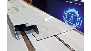 Ein Profile-Center von RAS biegt automatisch die Elemente der Türzargen. (Bild: RAS)