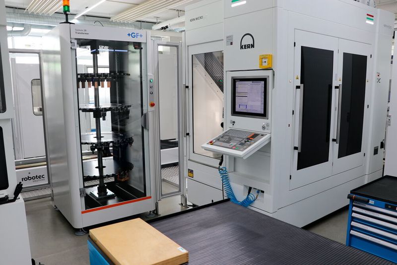 The fully automated Kern Micro HD ensures precision and productivity in tool manufacturing. (Kern Microtechnik)