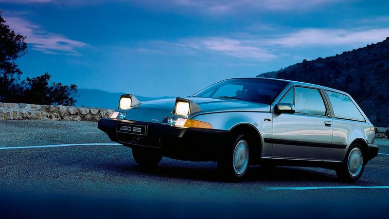 Vorbote für die kompakten Volumenmodelle Volvo 440 und 460: Als erster Volvo verfügte der in den Niederlanden gebaute Shootingbrake 480 über Frontantrieb. (Bild: Volvo)