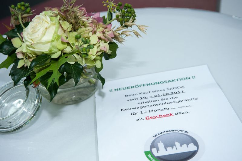 Zur Eröffnung gab es für Kunden einige Sonderangebote. (Volkswagen Automobile Frankfurt)