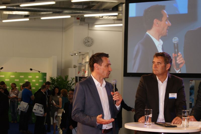 Adobe verabschiedet sich mit der Creative Cloud, wie Consulting-Manager Klaus Kurz (l.) ausführte, vom traditionellen Lizenzgeschäft. (IT-BUSINESS)