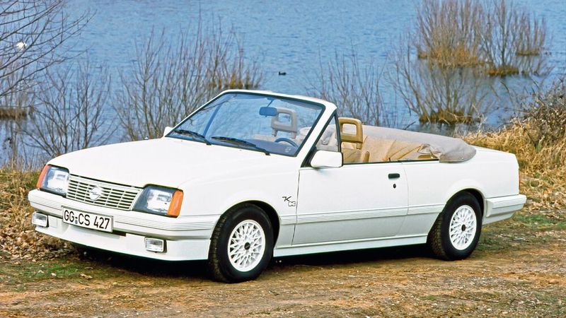 Deutlich teurer und seltener war die von Keinath gebaute Cabriolet-Version, die ebenfalls ab 1983 gebaut wurde. Es entstanden nur 434 Stück. (Bild: Opel)