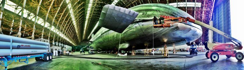 Der Pelican-Prototyp beim Betanken mit Helium ( Aeros Worldwide)