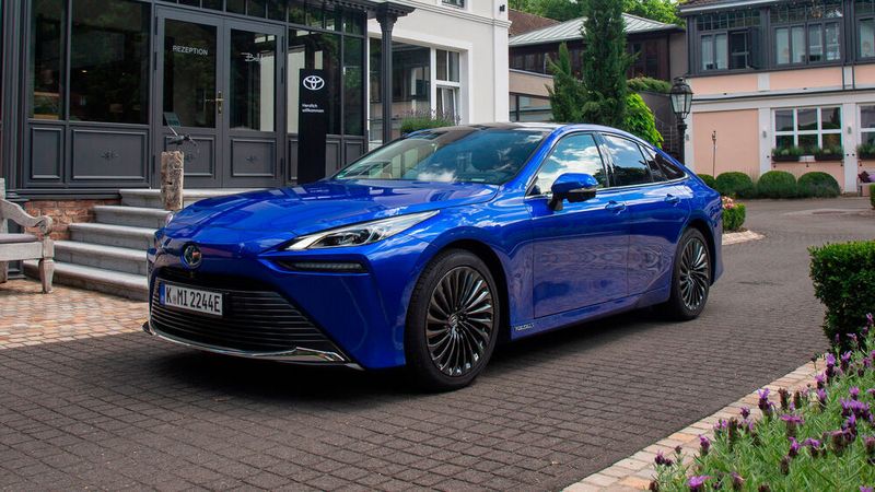 Platz 8: Toyota Mirai, 93 Punkte (Toyota)