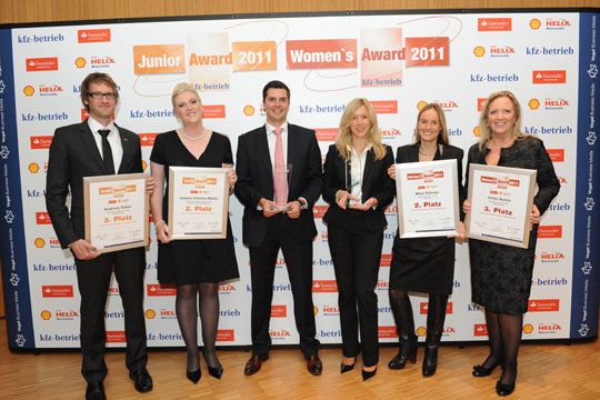Die strahlenden Gewinner des Junior Awards und des Women’s Awards 2011: (v.l.n.r): Andreas Raker (Autohaus Südbeck), Juliane Christin-Müller (Porsche Zentrum Bayreuth) Peter Enders (Enders, Krah & Enders, BMW Limberger sowie Karl & Co), Christine Nickel (Autohaus Raffay), Mirja Köhnke (Köhnke GmbH) und Ulrike Kehm (Autohaus Kehm). (Archiv: Vogel Business Media)