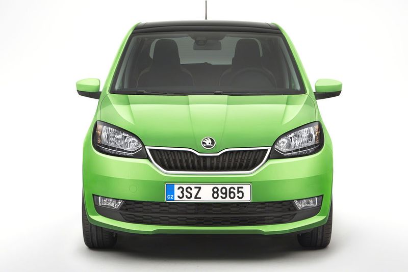 Auffällige Änderung an der Front sind zwei zusätzliche Charakterlinien mittig in der Motorhaube. (Skoda)