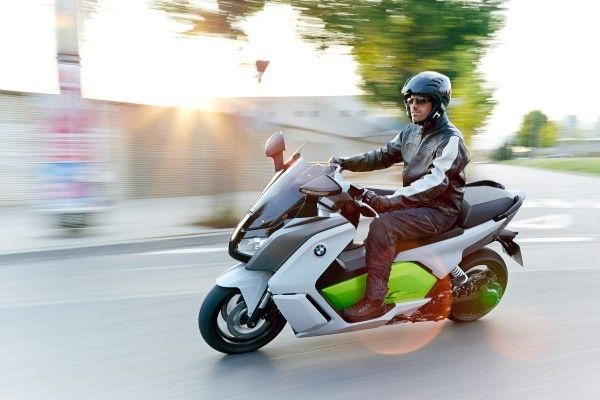 Als erstes Zweirad mit Elektroantrieb erfüllt der C evolution die von den führenden Automobilherstellern ratifizierten Standards gemäß ISO 26262 für die Funktionssicherheit und ECE-R100 für die Hochvoltsicherheit. (BMW)