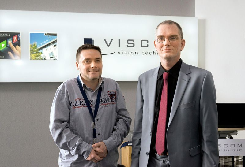 Michael Schlegel ( Geschäftsführer) und Roman Dyck (AOI Verantwortlicher), Smyczek GmbH & Co. KG, hielten einen Vortrag zum Thema: Einfache Prozessoptimierung und Traceability durch 3D-Lotpastenprüfung mit Prozess-Uplink. (Bild: Viscom)