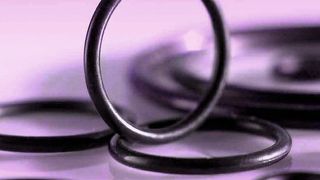 Klein, unauffällig und meistens unterschätzt: O-Ring-Dichtungen sorgen für sicheren und störungsfreien Betrieb. An dieser Stelle zu sparen, kann sich schnell rächen. (Bild: COG)