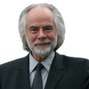 Dipl.-Ing. Rainer Schmidt, Geschäftsführer der RSA Entgrat- und Trenn-Systeme GmbH & Co. KG: „Mit der Rasacut XS haben wir ein Säge-Zentrum entwickelt, das mit Rüstzeiten unter 
5 Minuten auskommt und zudem noch hochflexibel ist.“