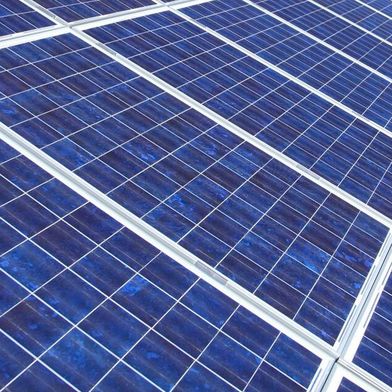 Der Solarmodulhersteller Meyer Burger ist seit einiger Zeit insolvent. Derzeit laufen, wie die Insolvenzverwaltung berichtet, aber hoffnungsvolle Gespräche mit potenziellen Investoren ... (Bild: A. Dinkse)