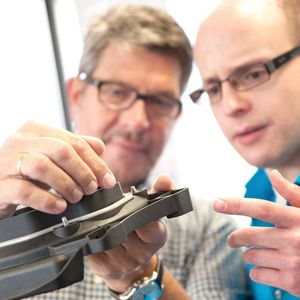 Pöppelmann K-Tech unterstützt seine Kunden von der ersten Stunde in jeder
Projektphase – von der „Mucell-gerechten“ Zeichnung, über die Zellgrößenanalyse
oder mechanische Bauteilteilprüfungen bis hin zur Freigabe des Serienprozesses