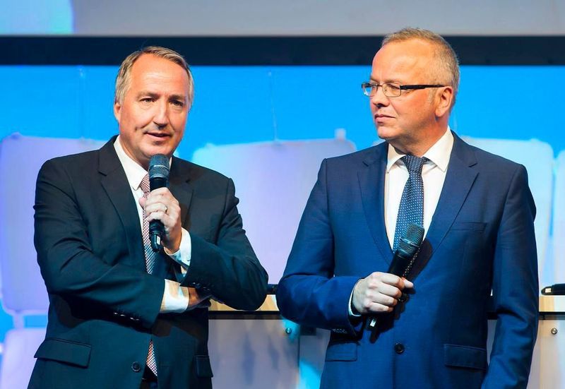 Sprachen anlässlich der feierlichen Eröffnung der Schweissen & Schneiden 2017: Oliver P. Kuhrt (links im Bild), Geschäftsführer der Messe Essen und Dr. Roland Boecking, Hauptgeschäftsführer des DVS. (Rainer Schimm)