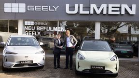 Philipp Hempel, Executive Director von Geely Auto Deutschland (l.), und Dr. Klaus Gutberlet, Geschäftsführender Gesellschafter des Autohauses Ulmen aus Düsseldorf. (Bild: Autohaus Ulmen)