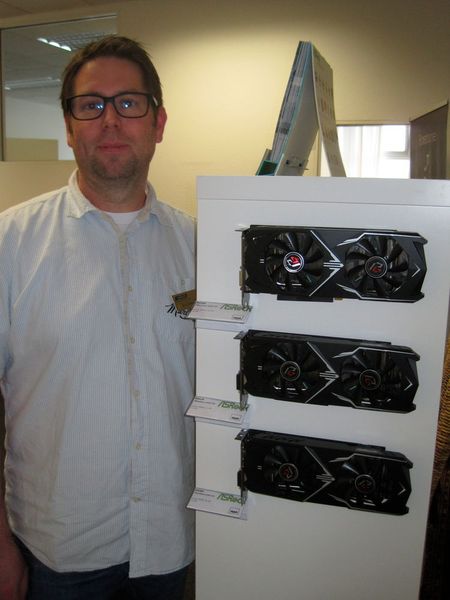 Nico Büchner (pilot) und ASRock – viele Digital-Signage-Lösung brauchen leistungsstarke Grafikkarten. (Vogel IT-Medien GmbH)