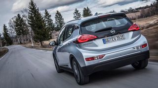 In Deutschland sind rund 550 Ampera-E-Modelle von einem Rückruf wegen Problemen mit dem Batteriepack betroffen. (Bild: Opel)