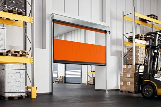 Das Schnelllauftor V  5025 Z ist in den Maximalmaßen 5.000 Millimeter × 5.000 Millimeter verfügbar.(Bild:  Hörmann)