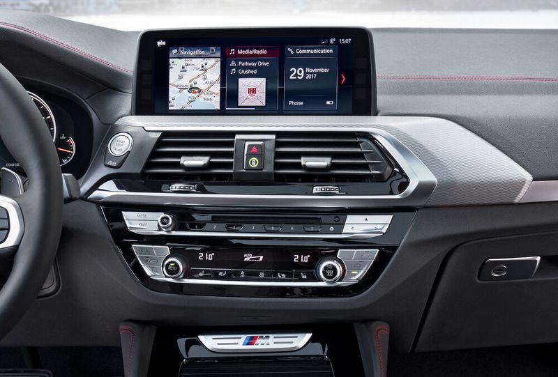 Auf der Seite der Fahrassistenten können X4-Kunden nun unter anderem auf eine „Active Cruise Control“, einen Lenk- sowie einen Spurführungs-Assistenten setzen. (BMW)