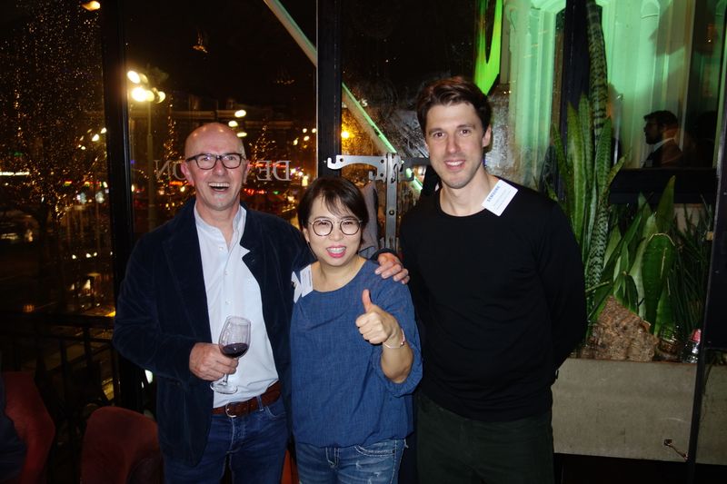 (v. l.) Bernd Klein, Tech Data, mit Byung Nam An und Christian Schirduan, Samsung (Bild: IT-BUSINESS)