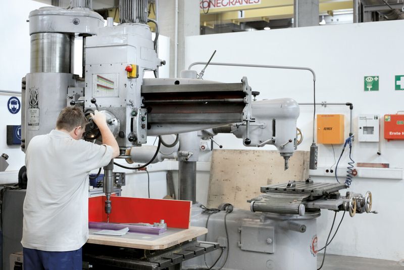 Der Modellbau beim Aufbau eines Formkerns. (Bild: Behringer)