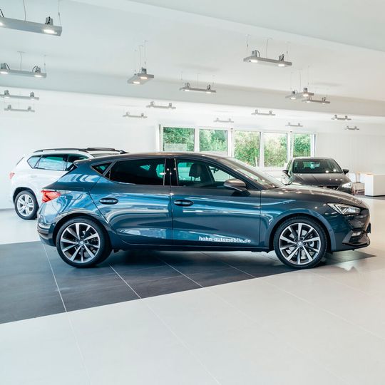 Im Pop-up-Store der Hahn-Gruppe ist gut 140 Quadratmetern Platz für vier Fahrzeuge.(Bild:  Hahn Gruppe)