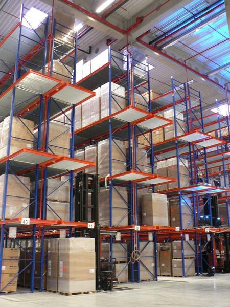 Hier liegen nur wenige Produkte auf Lager. Das, was am Tag produziert wird, geht am gleichen Tag noch zum Kunden. Bild: Michel (Archiv: Vogel Business Media)