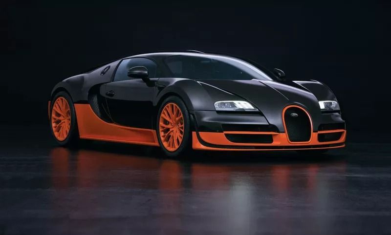 Bugatti hat im neuen Chiron die leistungsstärksten Bremsen der Welt im Einsatz. Die Bremssättel wurden dafür komplett neu entwickelt. Sie bestehen aus einer hochfesten Aluminium-Legierung und werden aus einem Block geschmiedet.  (Bugatti Automobiles S.A.S.)