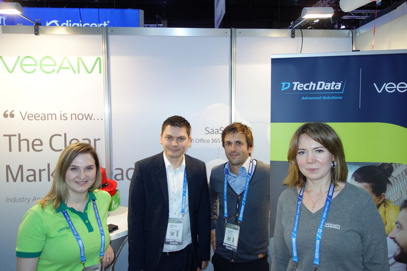 (v. l.) Viktoria Filippova und Natalia Liubimova, veeam, mit Michael Klose und Florian Karmann, Tech Data. (Bild: IT-BUSINESS)