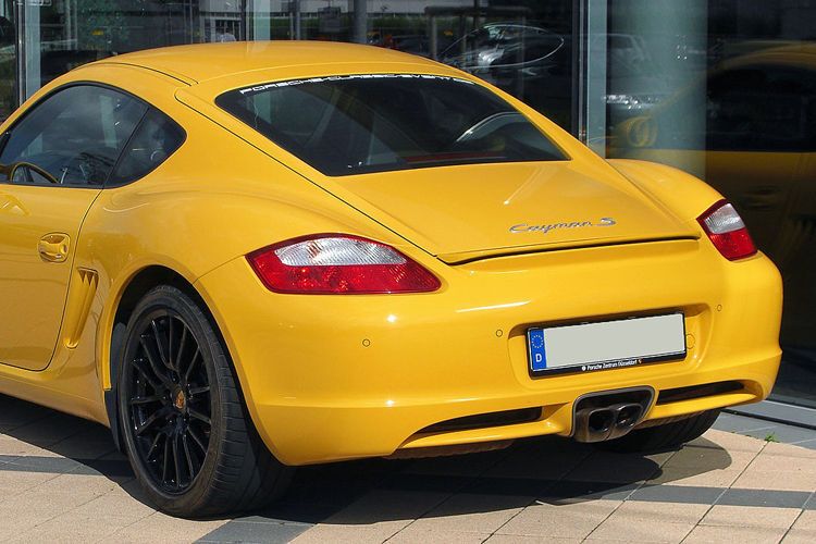 Der erste Porsche Cayman basiert auf dem Boxster 987 und feierte 2005 auf der IAA Premiere. (Porsche Cayman S / S 400 HYBRID / CC BY-SA 2.0)